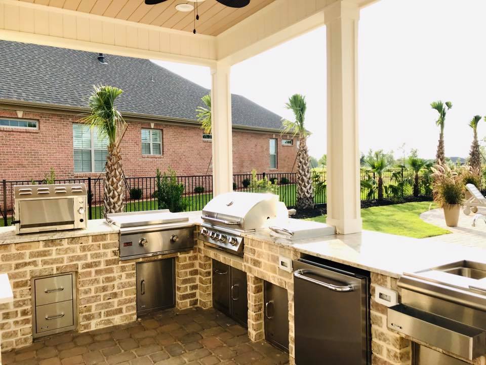 Outdoor kitchen with roof
